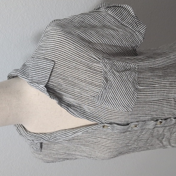 Sim & Sam Striped Semi Cropped Button Down Casual Top Size Small - Picture 2 of 9